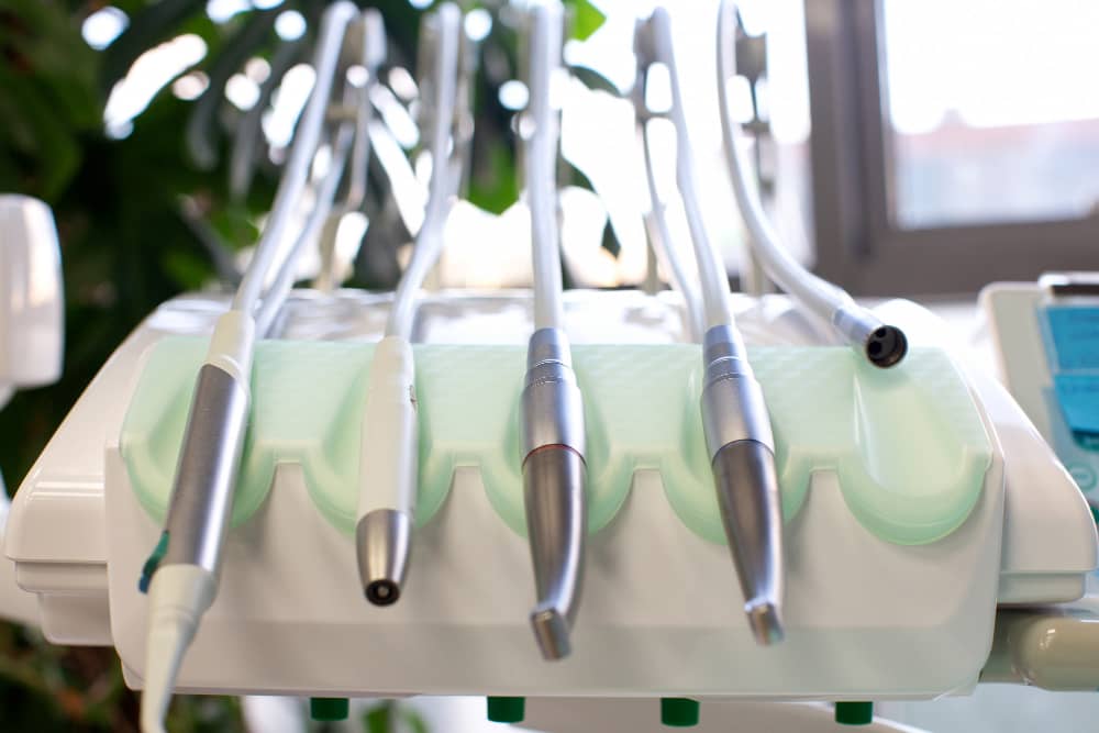 Détartreur-dentaire-à-ultrasons